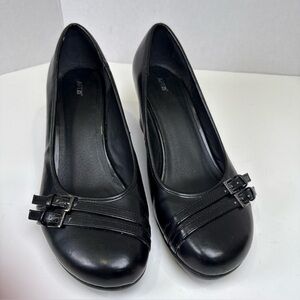 Apt 9 Women’s Black Wedge Dress Shoes 9 M Slip On Round Toe Buckle Accent EUC